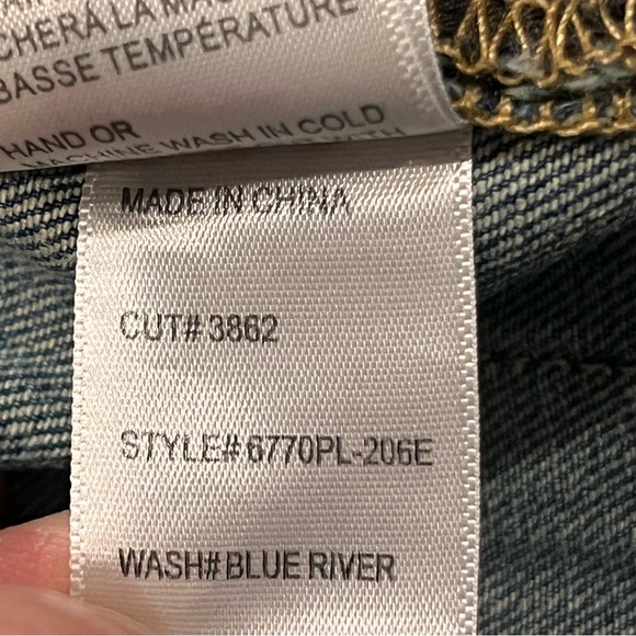 NEW Articles Of Society Plus Size Denim Jean Shorts size 32 - Picture 9 of 10